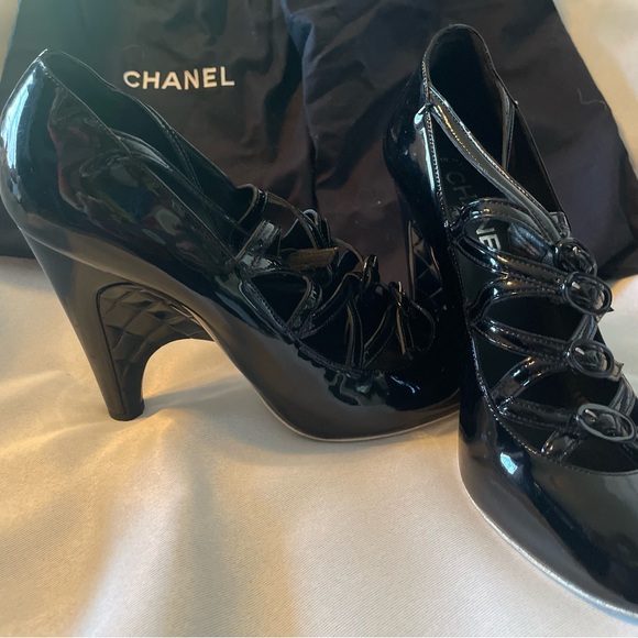 CHANEL PATENT LEATHER WEDGE SHOES - Picture 10 of 12